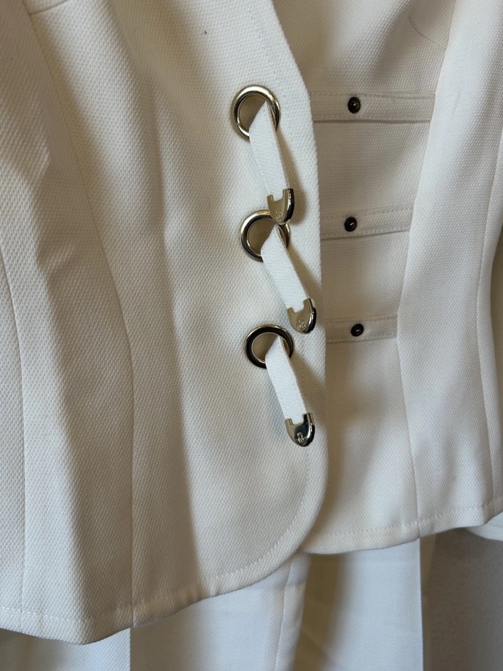 Vintage Escada Ivory Virgin Wool Pantsuit Gold Logo Blazer Set EU36 US4 Luxury